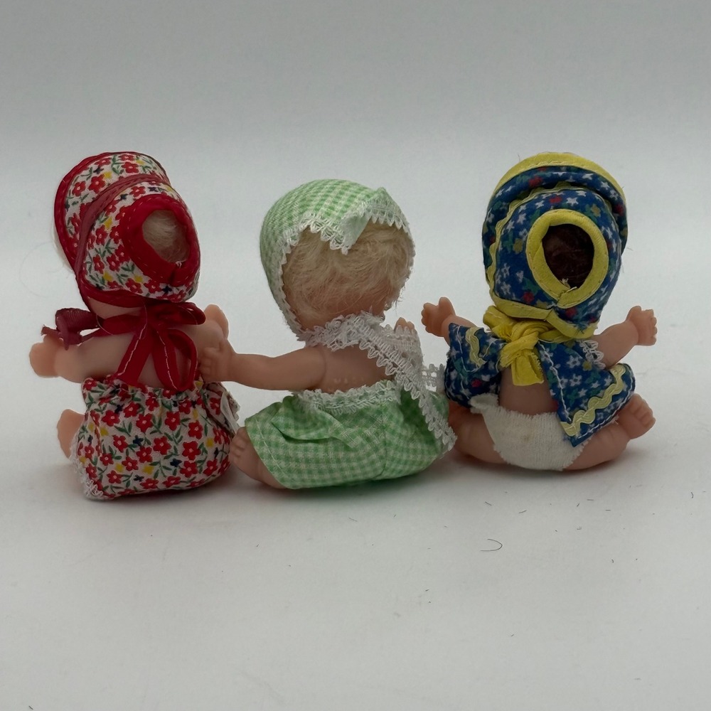 Vintage Miniature Baby Dolls Set of 3 Floral Gingham Outfits Bonnets 4.5 Inch - Picture 2 of 4